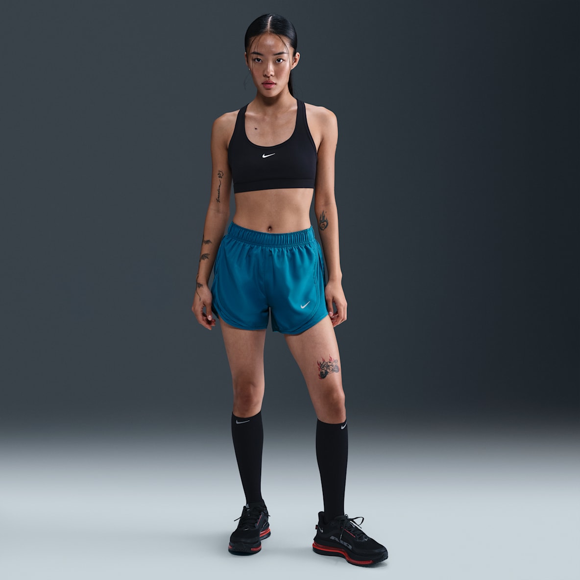 ナイキ テンポ ナイキ テンポ ウィメンズ Dri-FIT ミッドライズ ランニングショートパンツ (インナー付き)