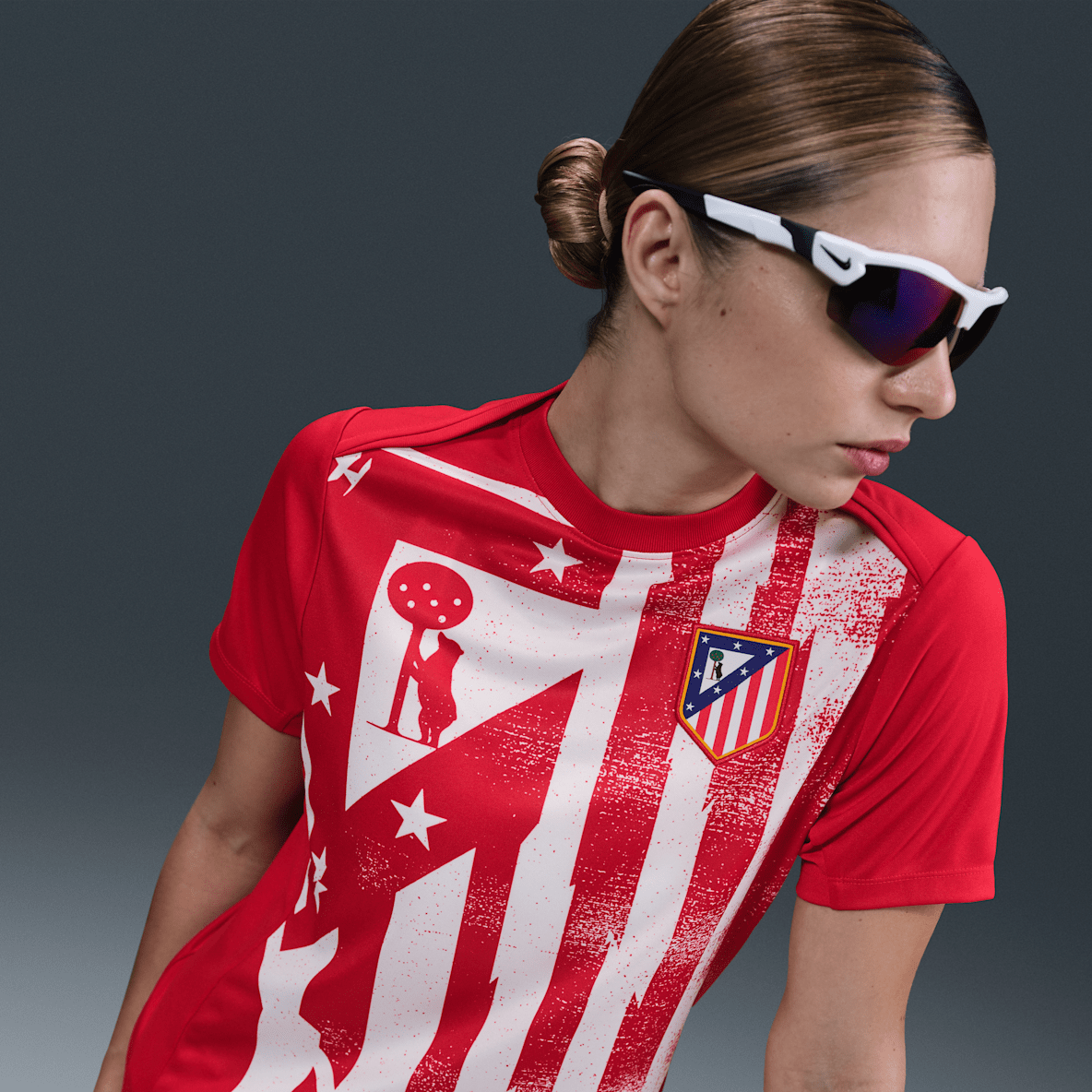 Atlético Madrid Academy Pro İç Saha Atlético Madrid Academy Pro İç Saha Nike Dri-FIT Maç Öncesi Kısa Kollu Kadın Futbol Üstü