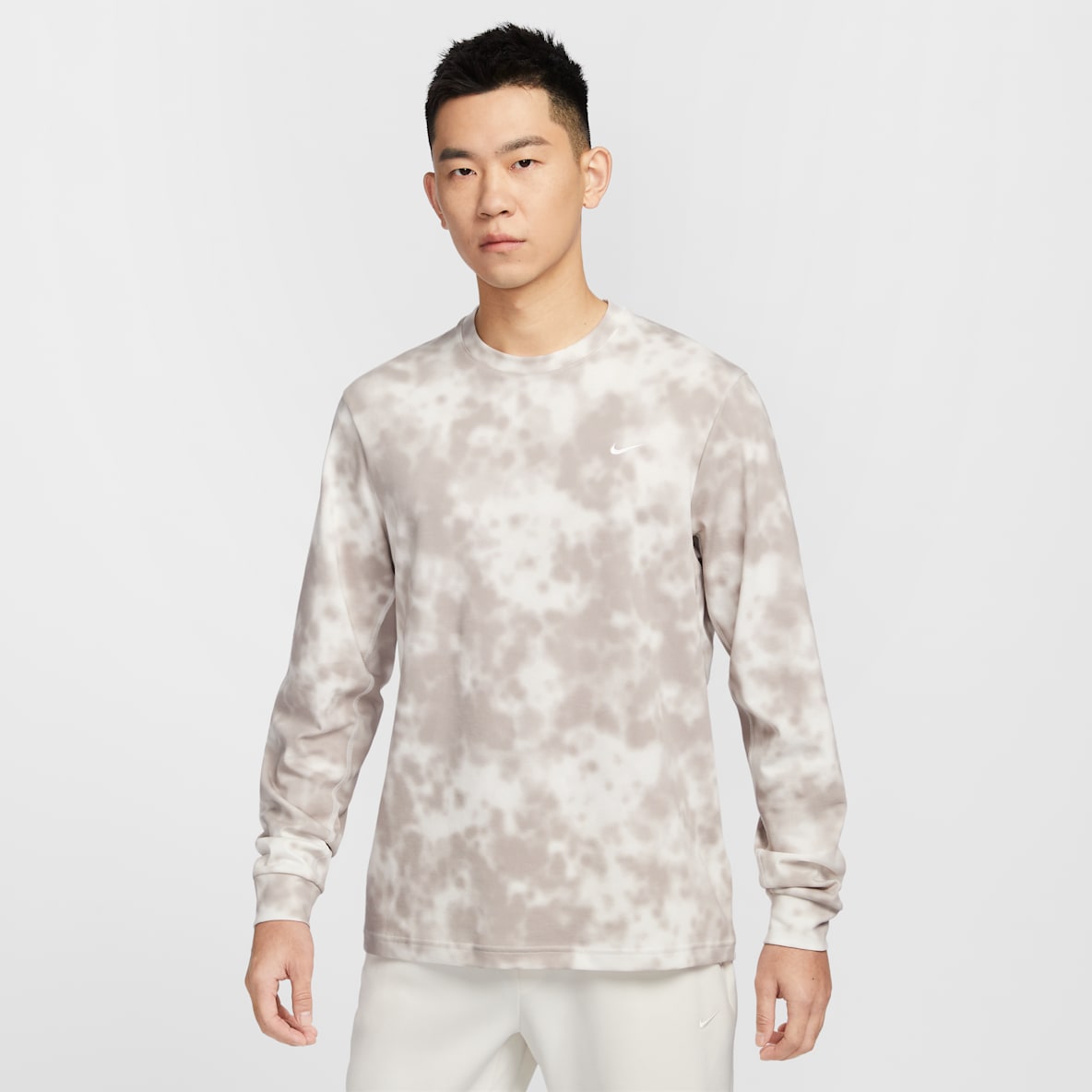 Nike Primary Nike Primary Men's Dri-FIT Long-Sleeve Fitness Top