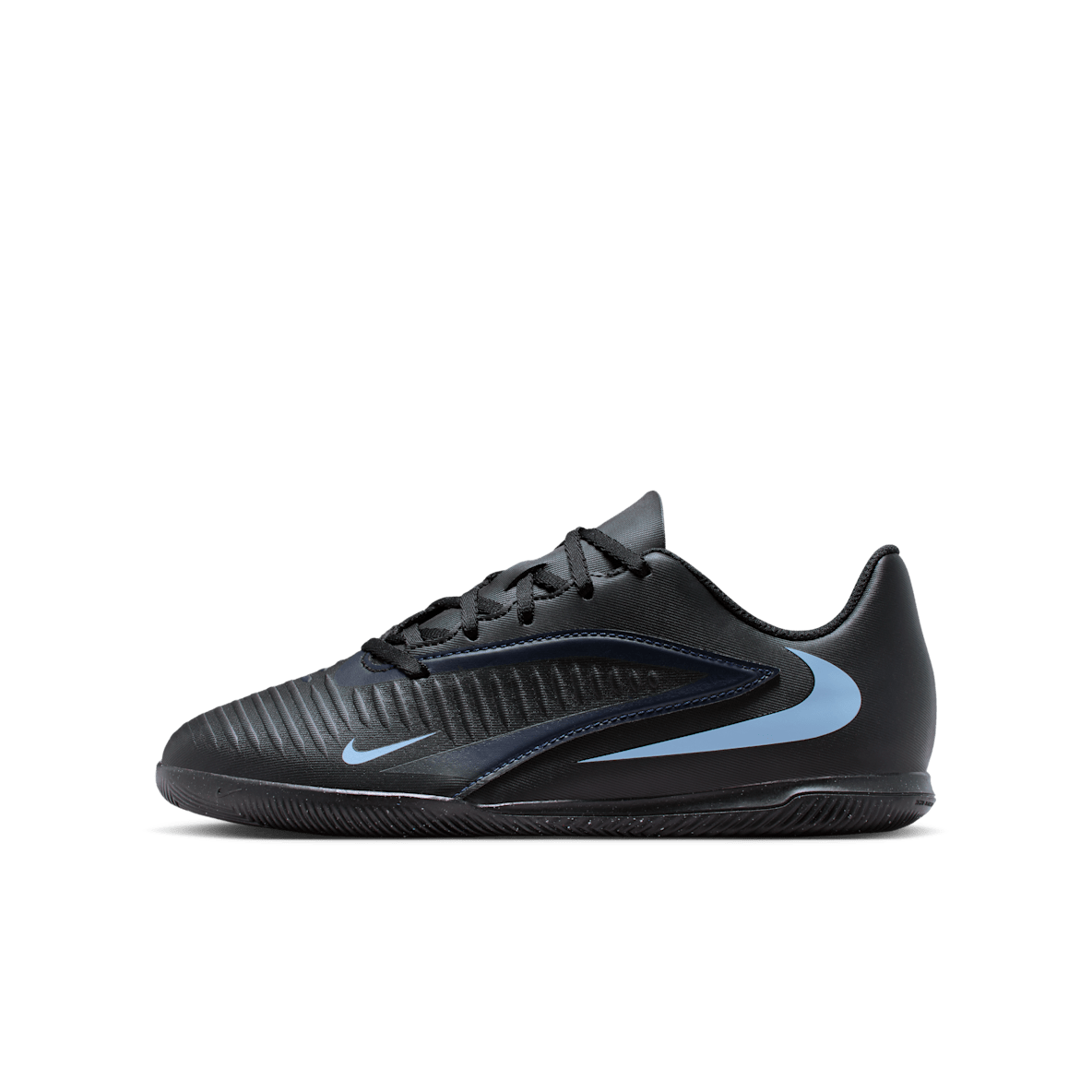 Nike Jr. Phantom 6 Low Club Nike Jr. Phantom 6 Low Club Fußballschuh für Hallen- und Hartplätze (ältere Kinder)