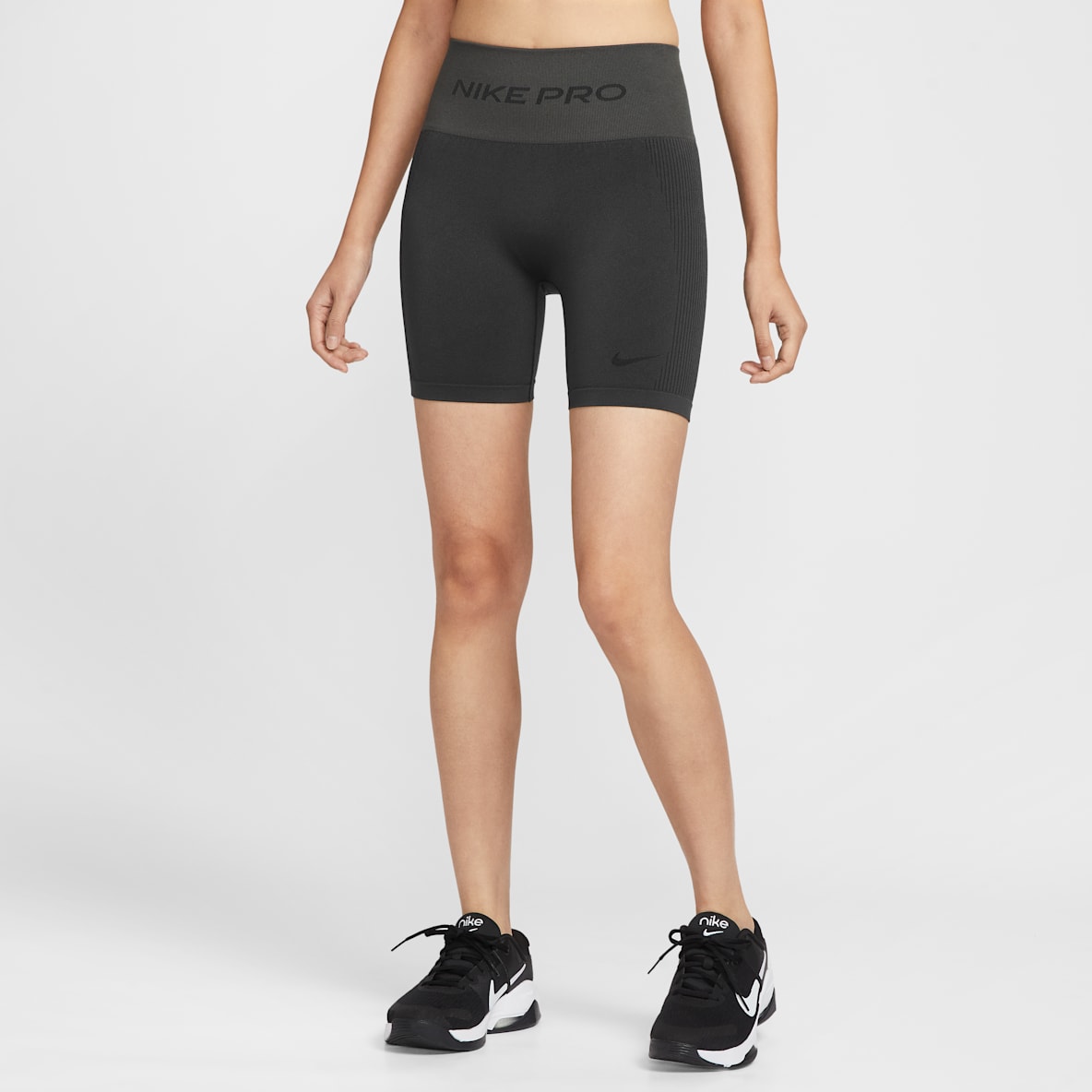 Nike Pro Seamless Women's Dri-FIT High-Waisted 12.5cm (approx.) Biker Shorts