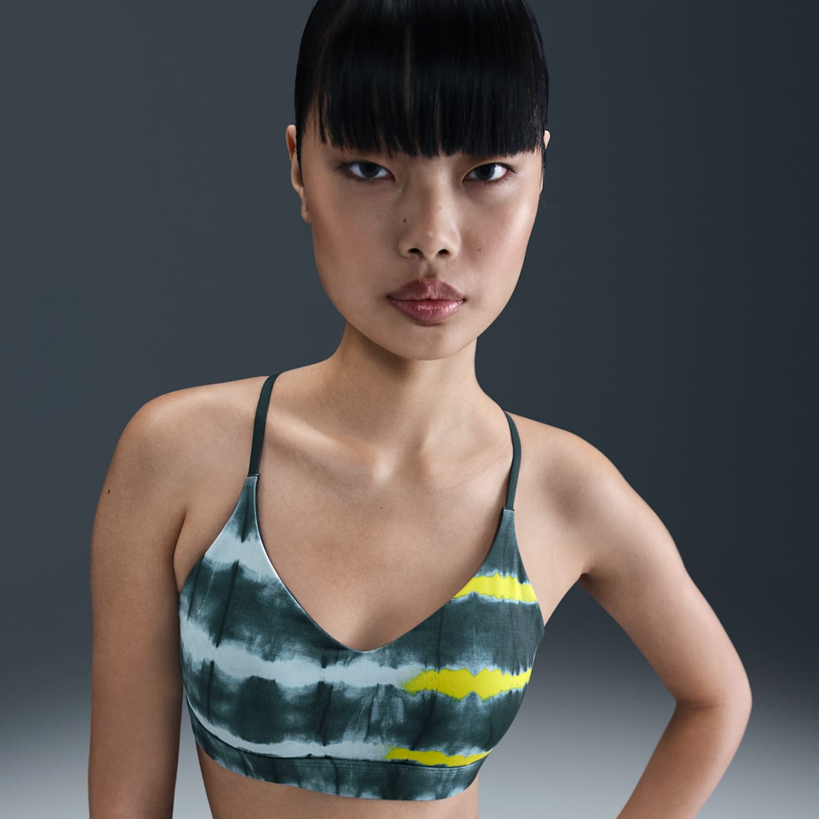 Nike Indy Women's Artist コレクション Nike Indy Women's Artist コレクション ライトサポート パッディド プリント スポーツブラ