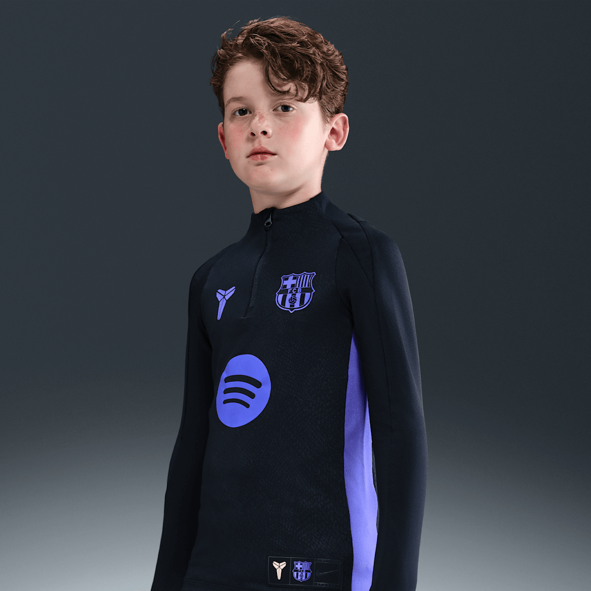 F.C. Barcelona Strike Away F.C. Barcelona Strike Away Older Kids' Kobe Dri-FIT Football Pre-Match Drill Top
