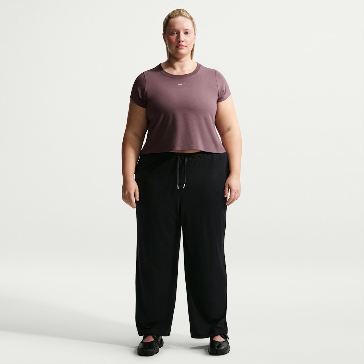 Nike Sportswear Chill Knit Women's Mid-Rise Lightweight Open-Hem Pants (Plus Size)