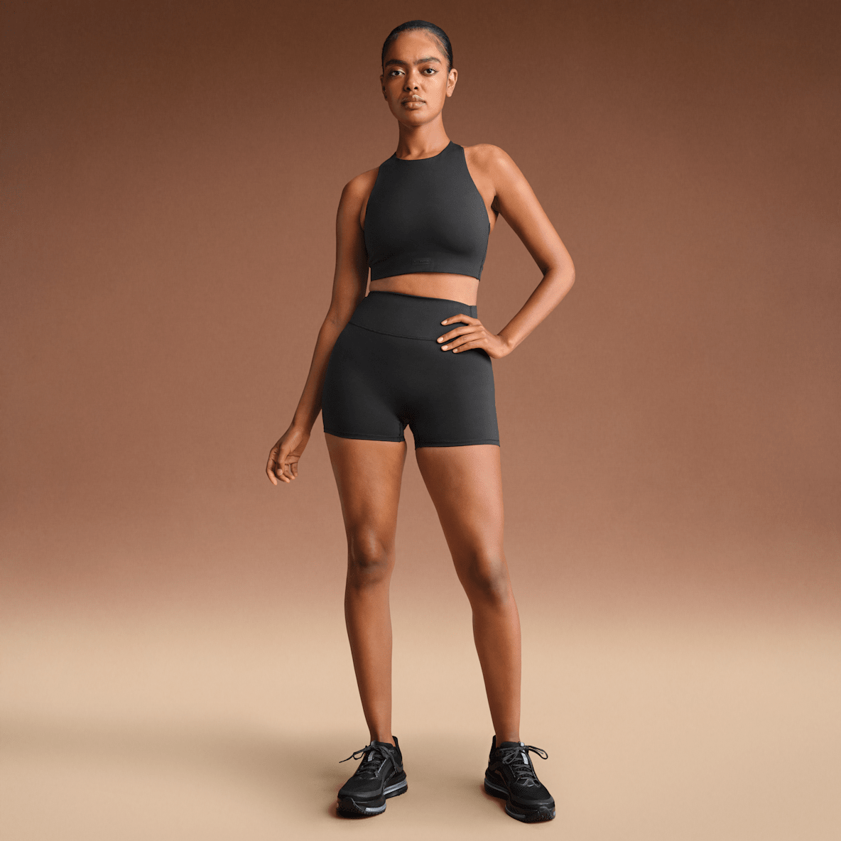 NikeSKIMS Matte NikeSKIMS Matte Shorts de tiro alto de 8 cm para mujer