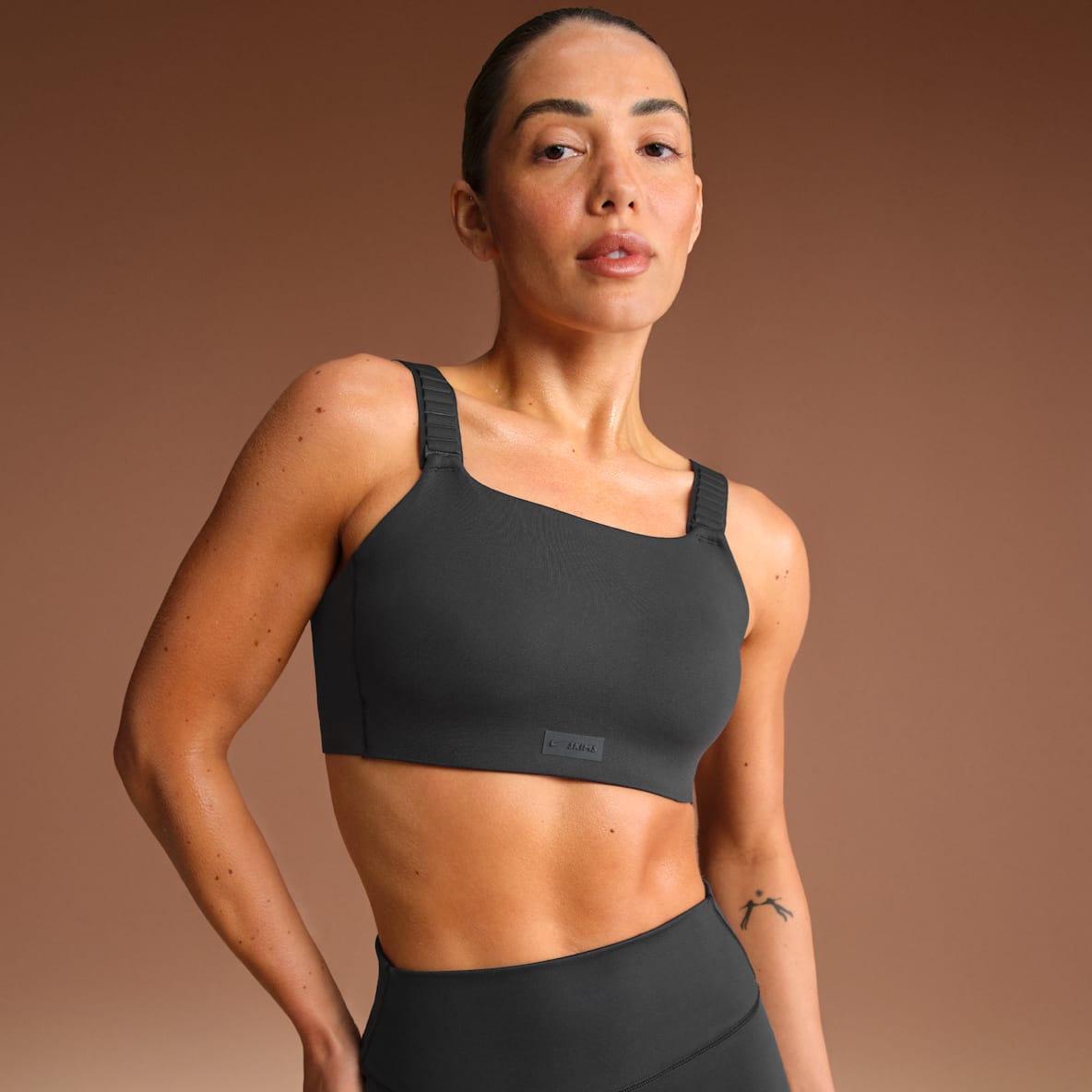 NikeSKIMS Matte NikeSKIMS Matte Bra de tirantes anchos para mujer