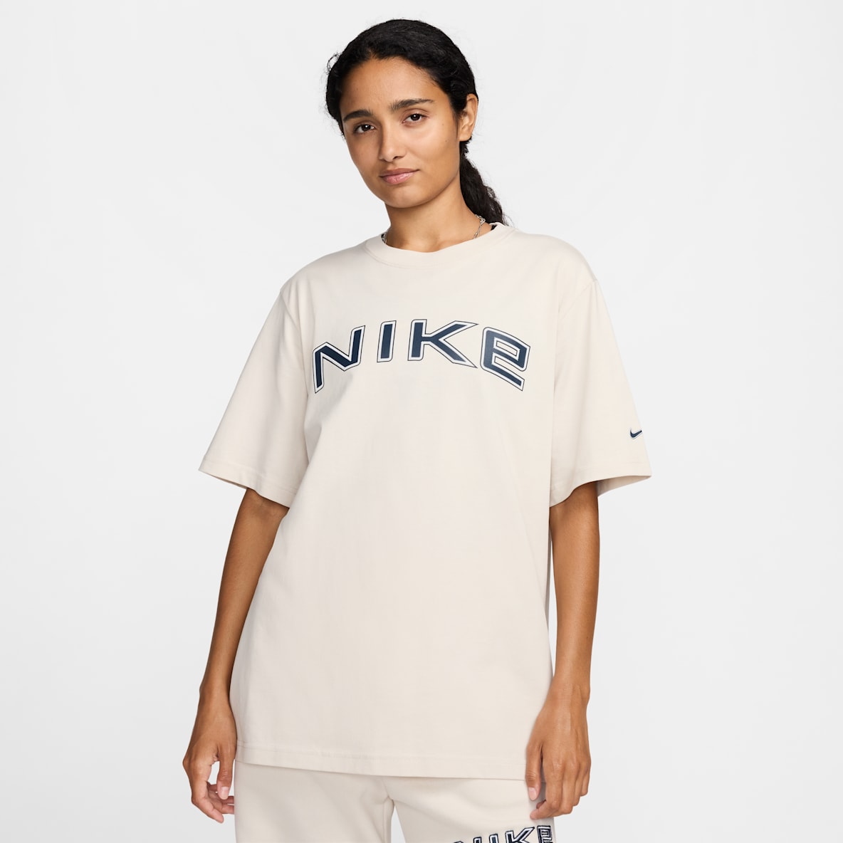 Nike Sportswear Nike Sportswear Women's Loose Short-Sleeve Graphic T-Shirt
