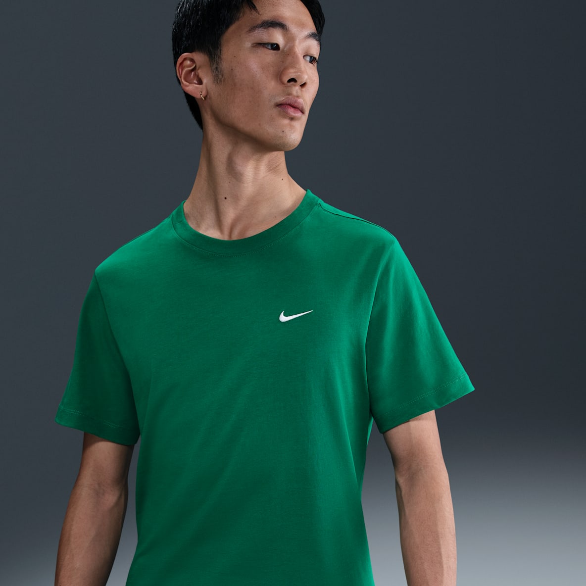 Nike Sportswear Swoosh Nike Sportswear Swoosh 男款 T 恤