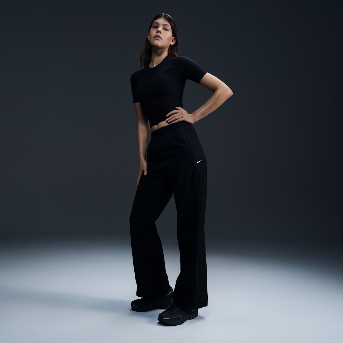 Nike Windrunner Nike Windrunner Pantaloni in tessuto a vita alta con bordo aperto – Donna