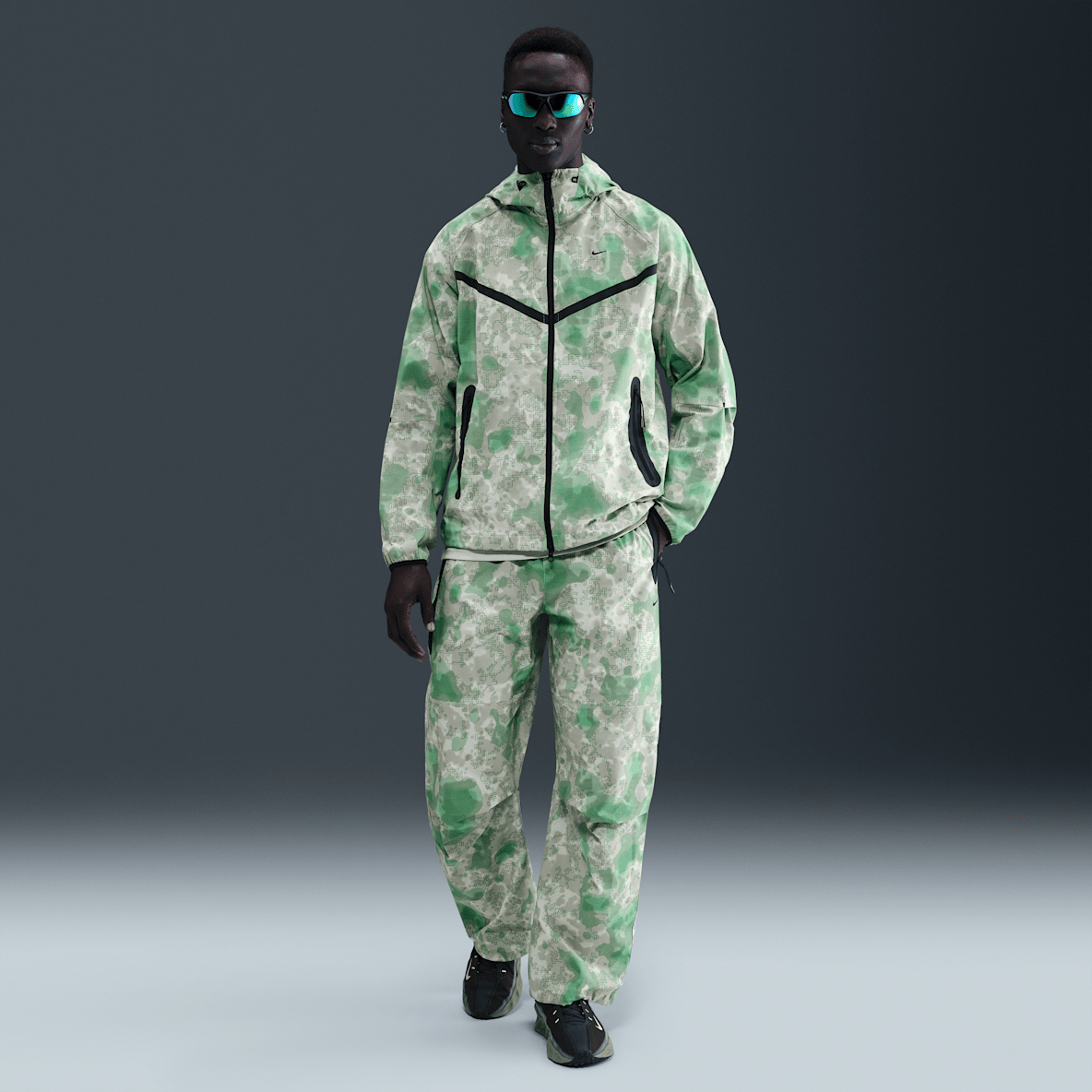 Nike Tech Nike Tech Men's Dri-FIT Woven Camo Loose-Fit Pants