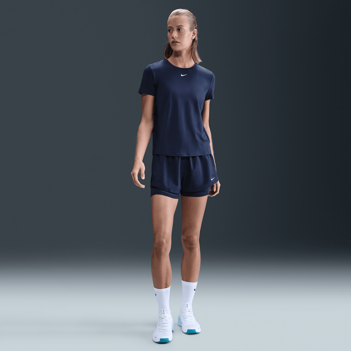 Nike One Nike One Dri-FIT Yüksek Belli 8 cm 2'si 1 Arada Kadın Şortu