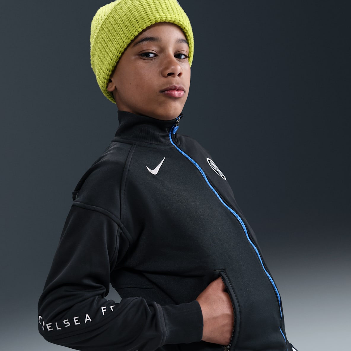 FC Chelsea Academy Pro Third FC Chelsea Academy Pro Third Nike Dri-FIT Total 90 Fußball-Hymnenjacke (ältere Kinder)