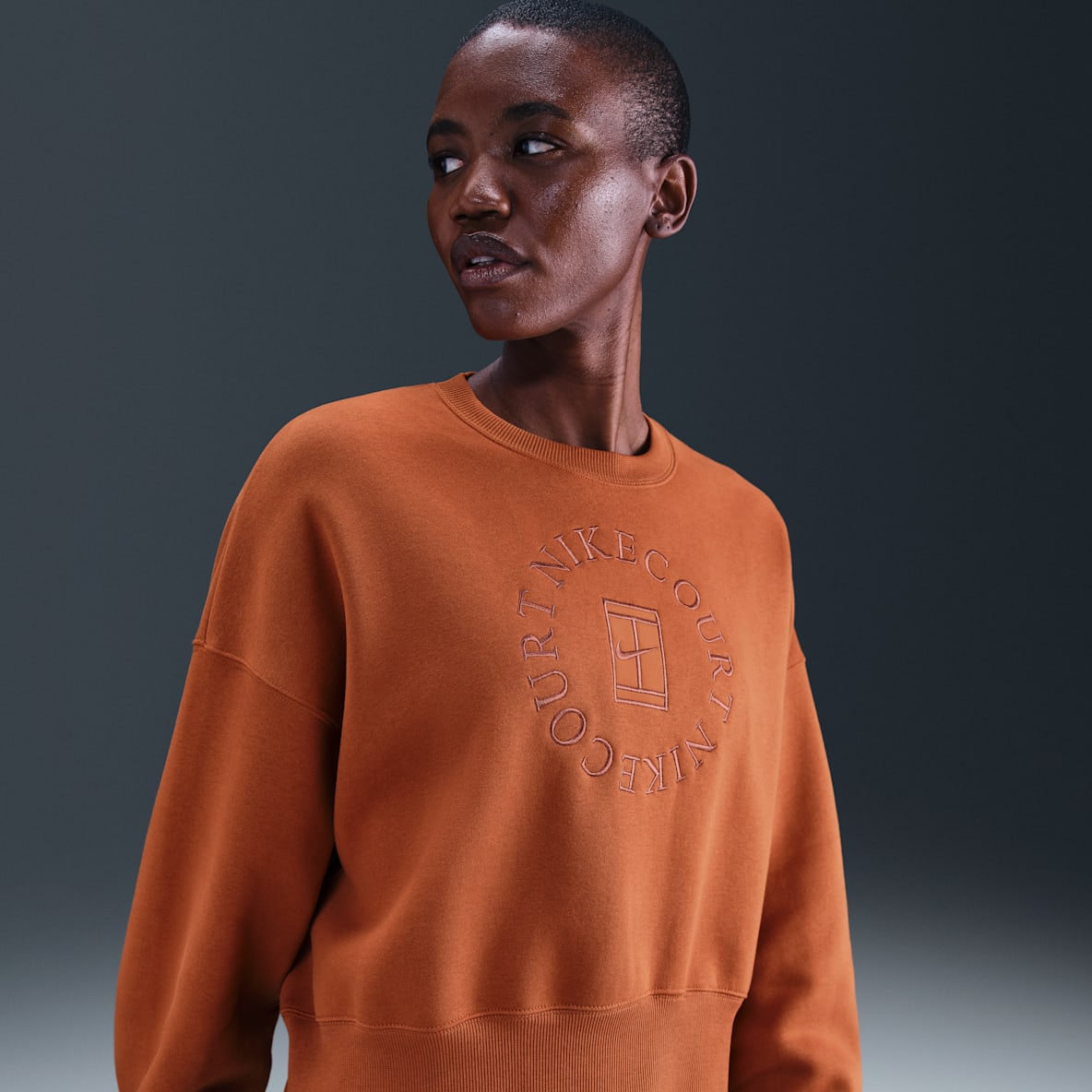 NikeCourt Heritage Phoenix Fleece NikeCourt Heritage Phoenix Fleece Women's Over-Oversized Crew-Neck Sweatshirt