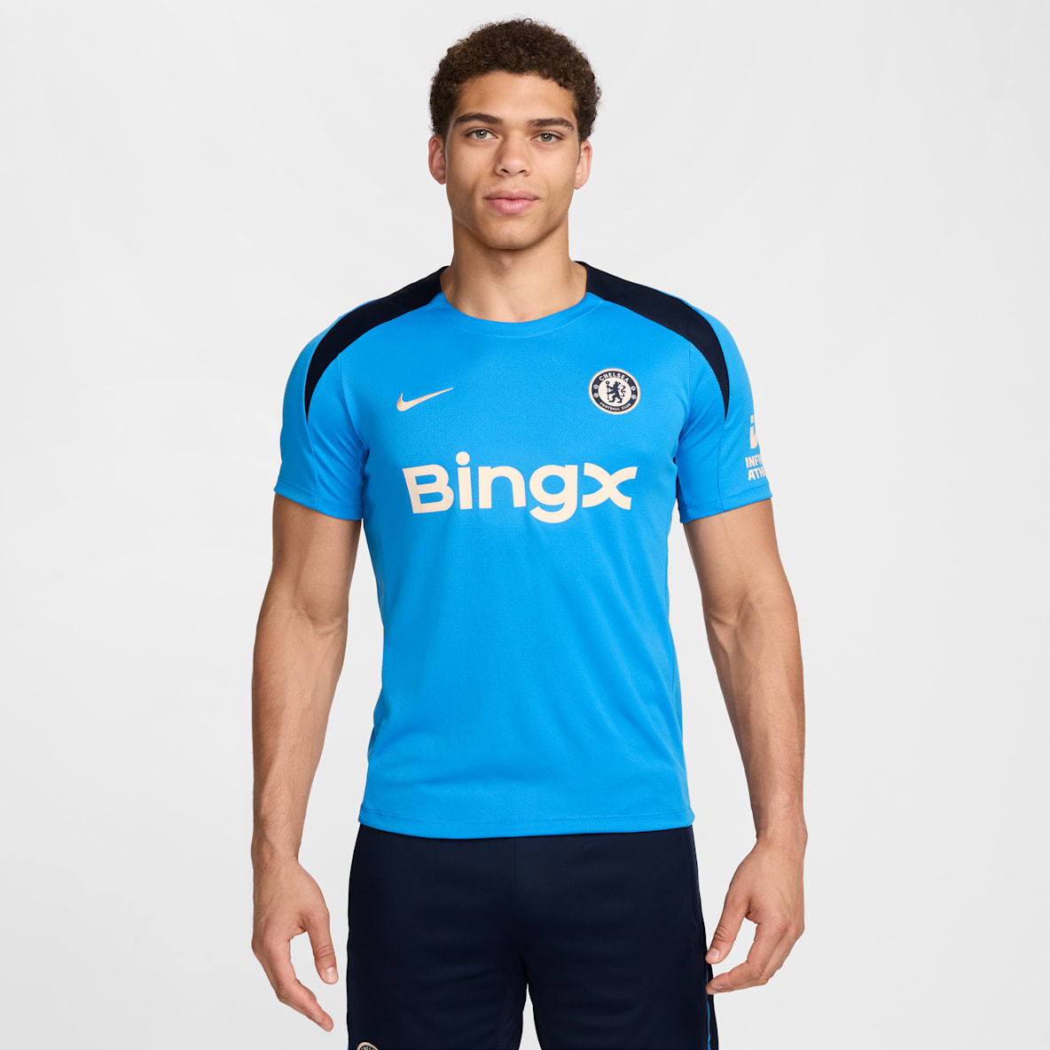 Chelsea F.C. Strike Men's Nike Dri-FIT Football Short-Sleeve Knit Top