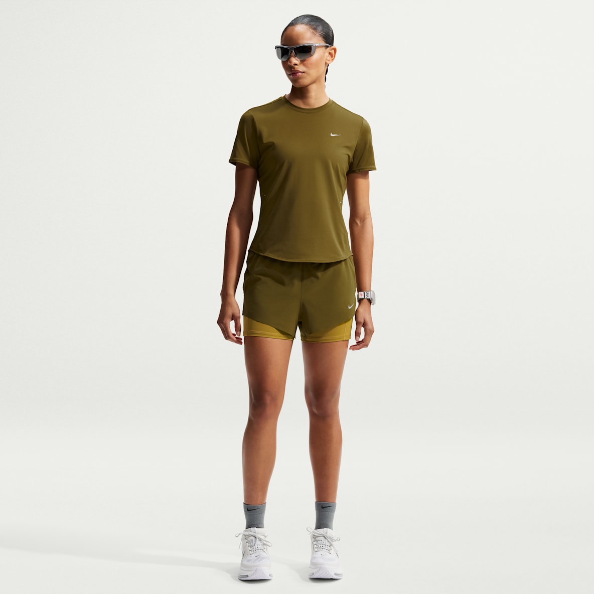 Nike Swift Short de running 2-en-1 à taille mi-haute 8 cm Dri-FIT pour femme