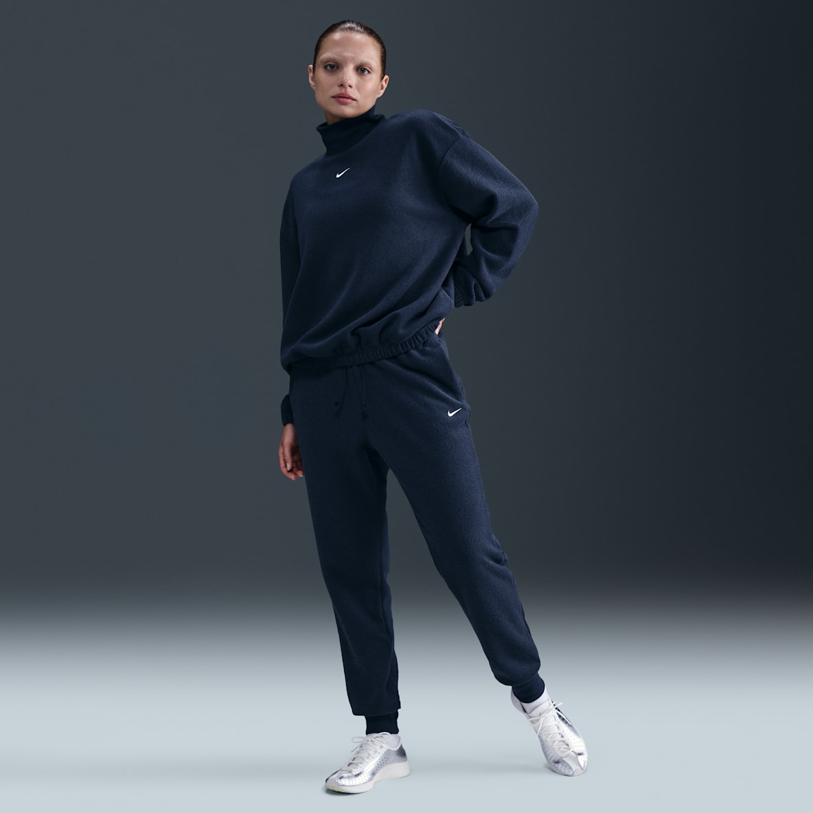 Nike Sportswear Phoenix Plush Nike Sportswear Phoenix Plush Pants de tejido Fleece de tiro medio cómodos para mujer