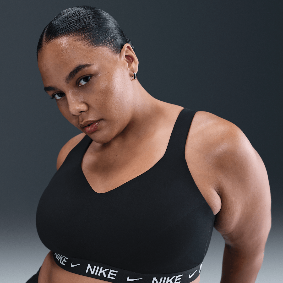 Nike Indy Nike Indy Sport-BH mit starkem Halt, Polster und verstellbarer Passform (große Größen)