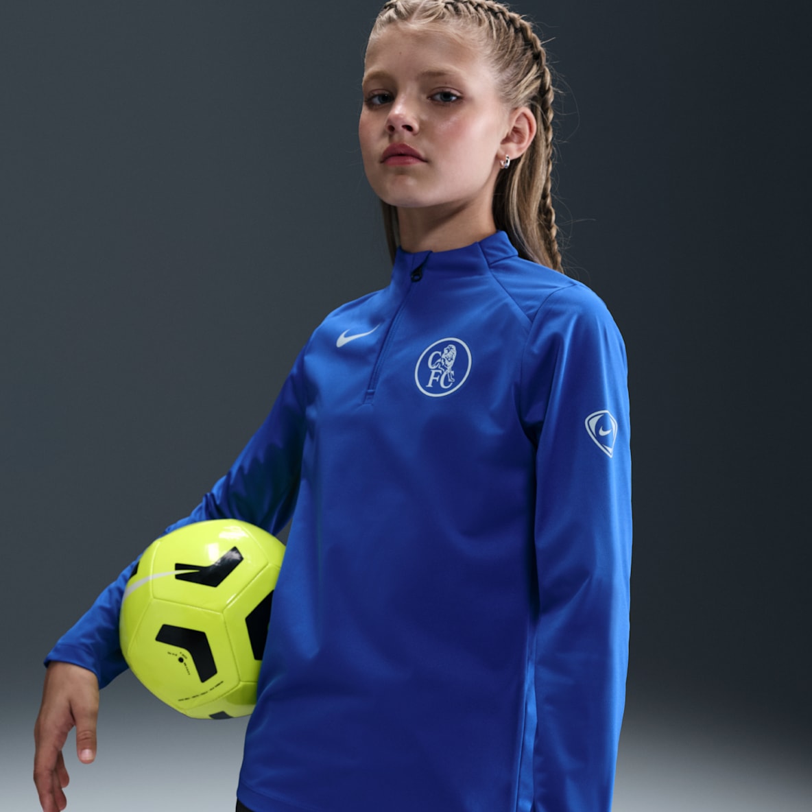 Chelsea FC Strike, třetí Chelsea FC Strike, třetí Pleteninové fotbalové tréninkové tričko Nike Dri-FIT Total 90 pro větší děti