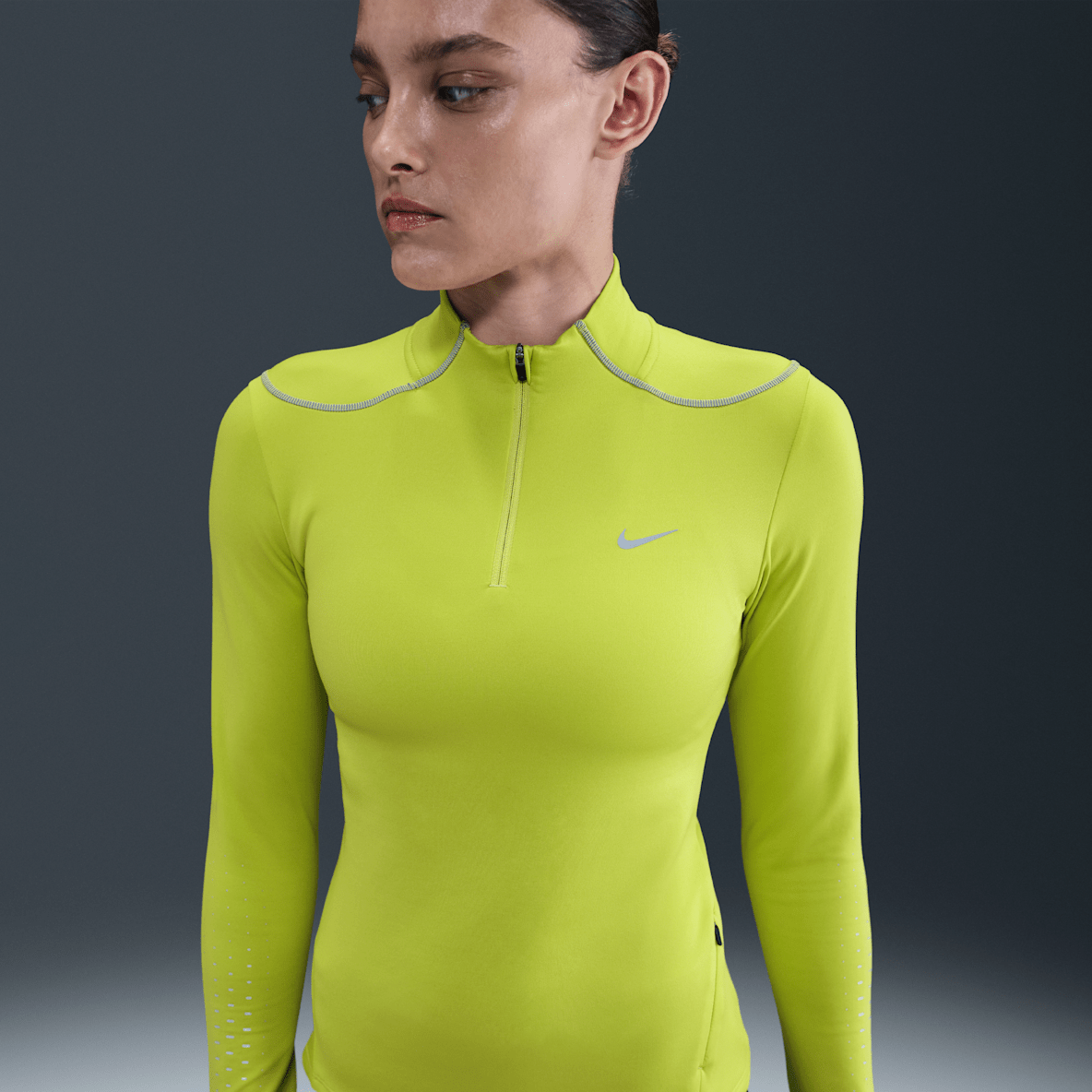 Nike Swift Nike Swift Γυναικεία μπλούζα Therma-FIT ADV για τρέξιμο με φερμουάρ στο 1/4 του μήκους και λεπτομέρειες ανακλαστικού σχεδίου