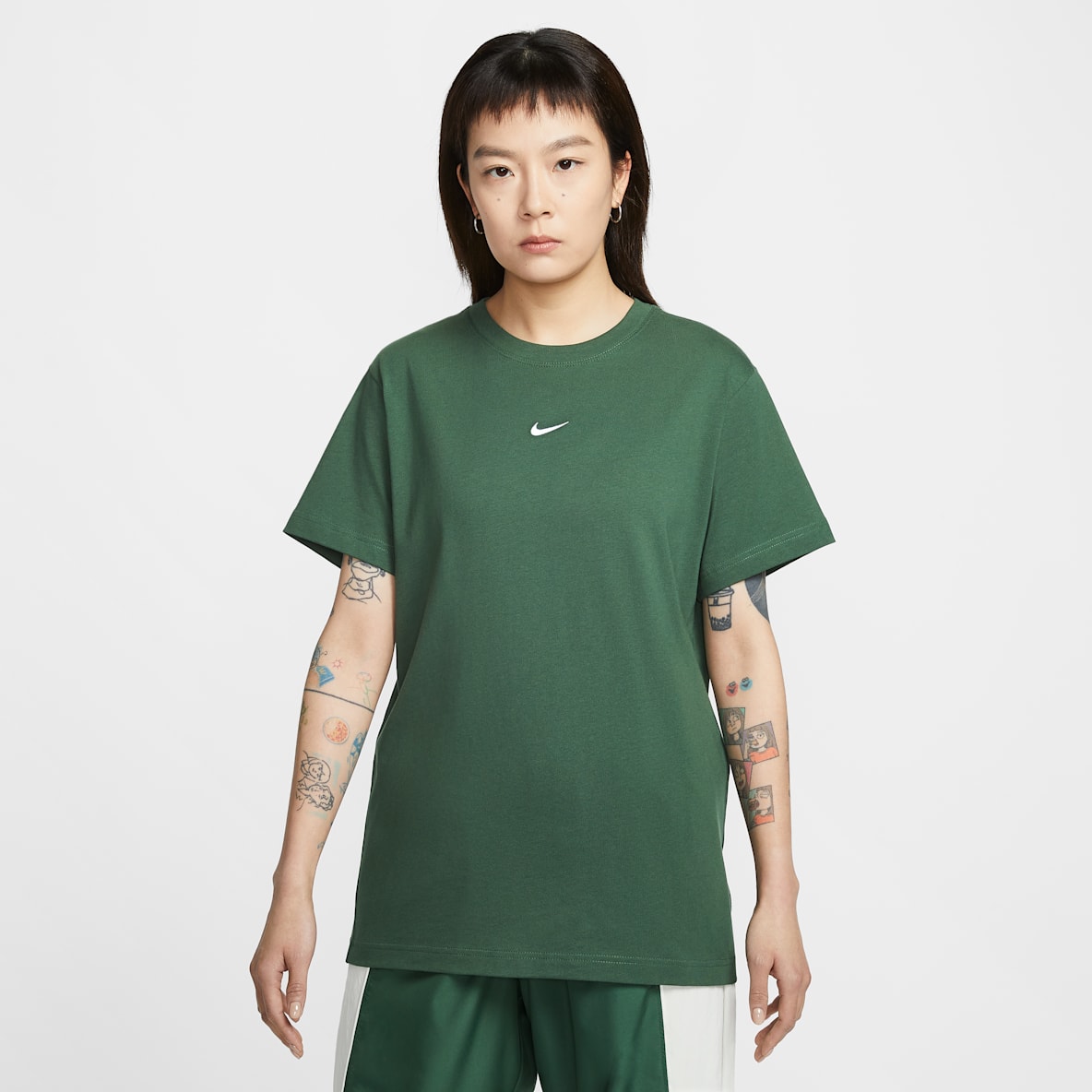 Nike Sportswear 女款寬版短袖 T 恤 (加大尺寸)