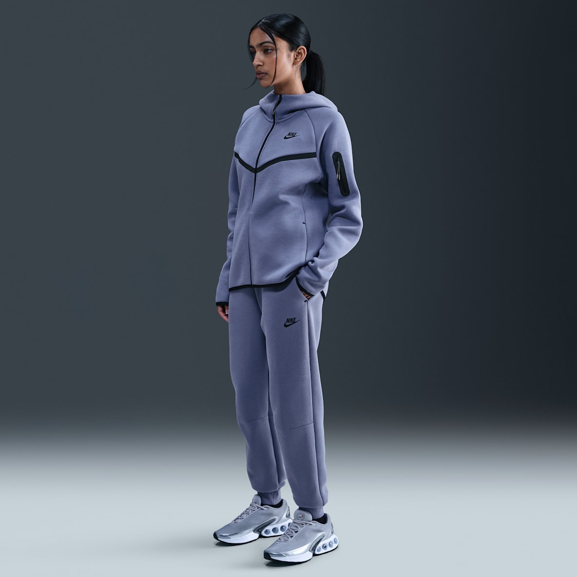 Nike Sportswear Tech Fleece Nike Sportswear Tech Fleece Jogginghose mit mittelhohem Bund für Damen