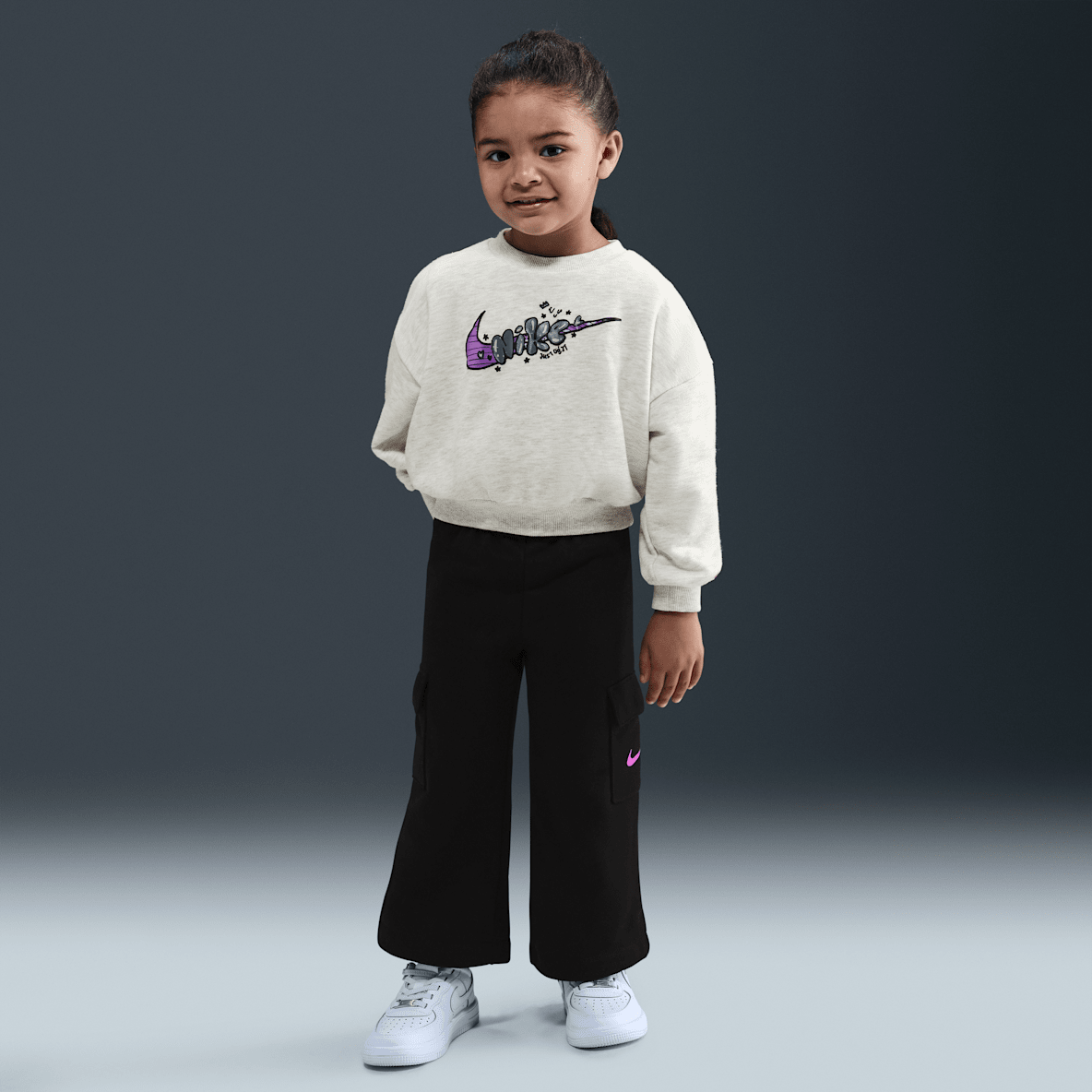 Nike Nike Conjunto de sudadera de cuello redondo sin cierre y pants cargo de French Terry infantil
