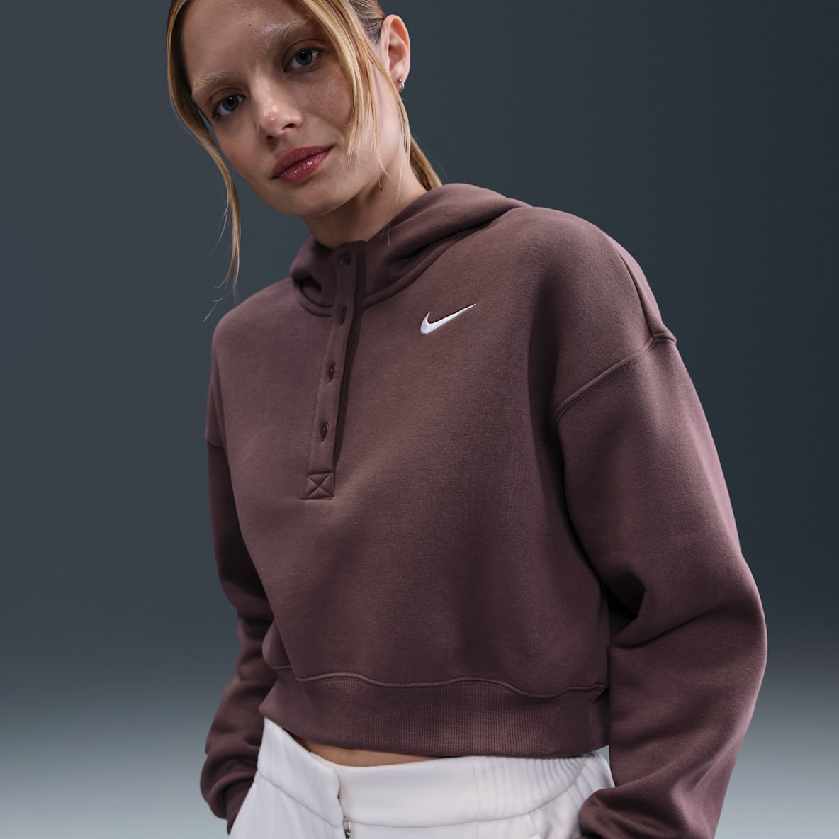 Nike Sportswear Phoenix Fleece Nike Sportswear Phoenix Fleece Ekstra stor Henley-hettegenser med avkortet passform til dame