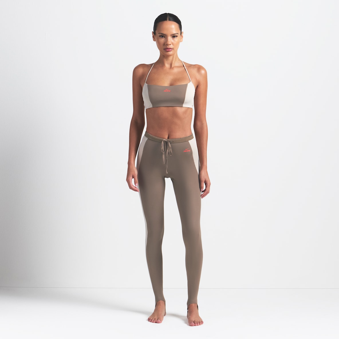 NikeSKIMS Shine Women's High-Waisted 26" Stirrup Leggings with Drawcord