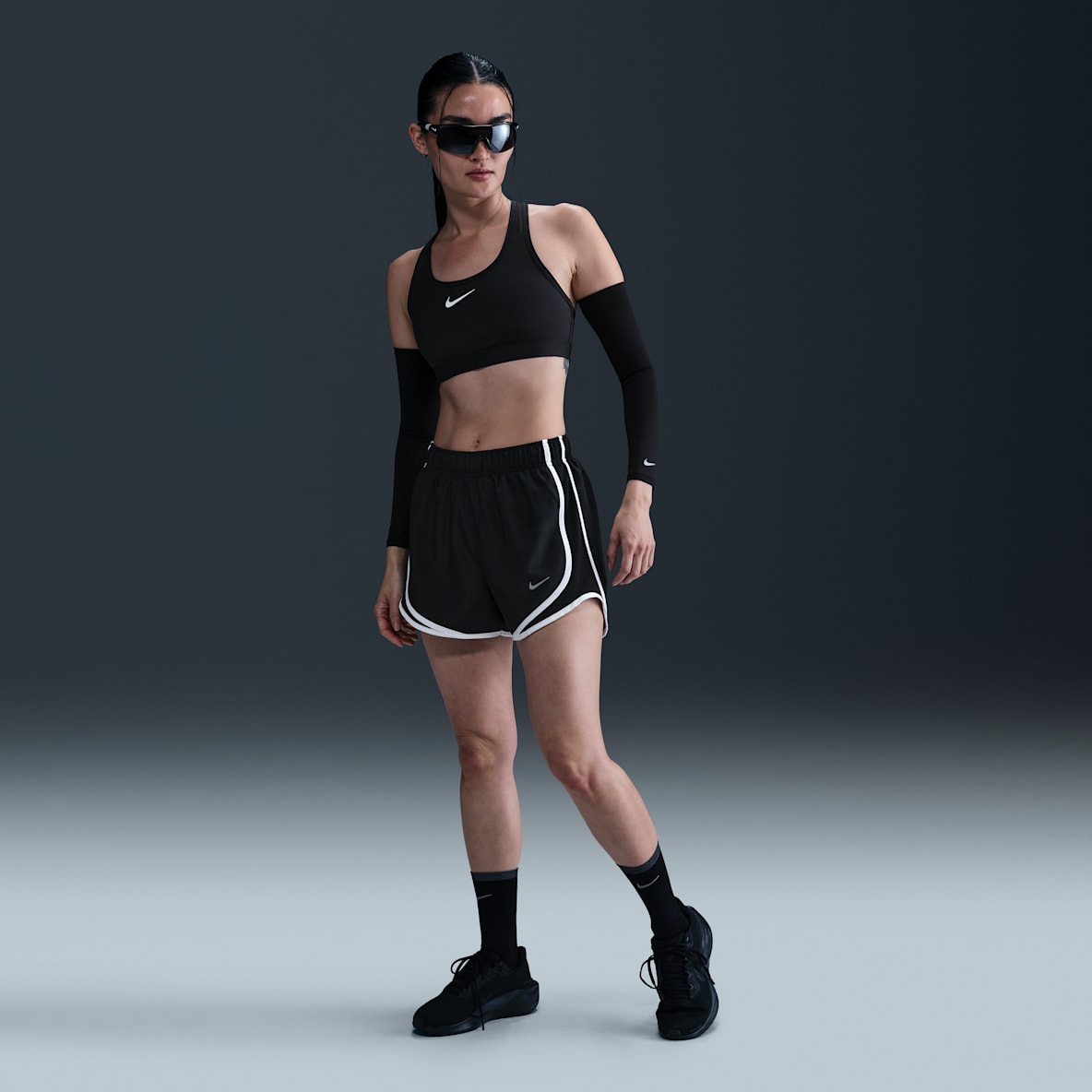 ナイキ テンポ ナイキ テンポ ウィメンズ Dri-FIT ミッドライズ ランニングショートパンツ (インナー付き)