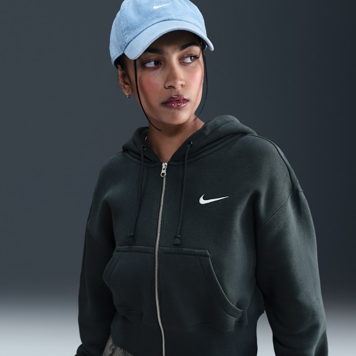 Nike Sportswear Phoenix Fleece Nike Sportswear Phoenix Fleece Kapuzenjacke mit verkürztem Schnitt und weiter Passform (Damen)