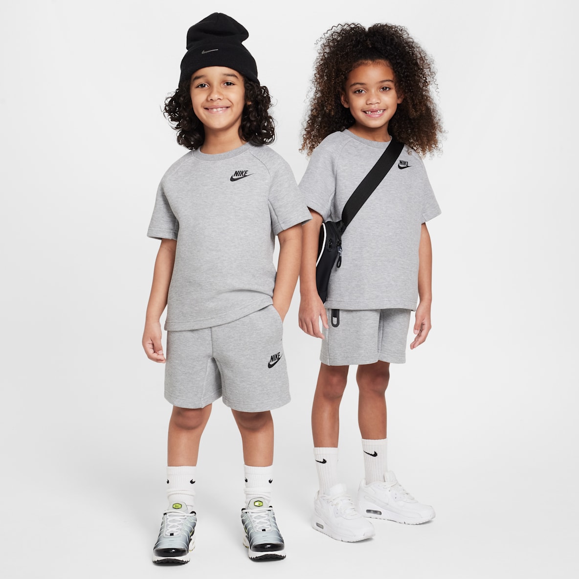 Nike Conjunto de camiseta y pantalón corto Tech Fleece - Niño/a pequeño/a