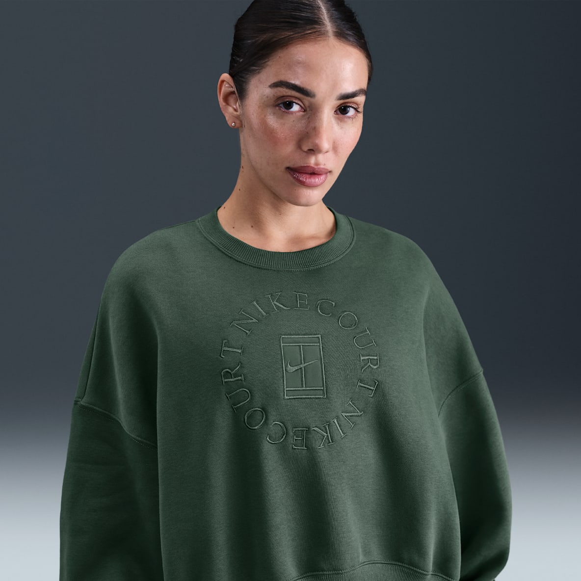 NikeCourt Heritage Phoenix Fleece NikeCourt Heritage Phoenix Fleece Sudadera de cuello redondo sin cierre extra oversized para mujer