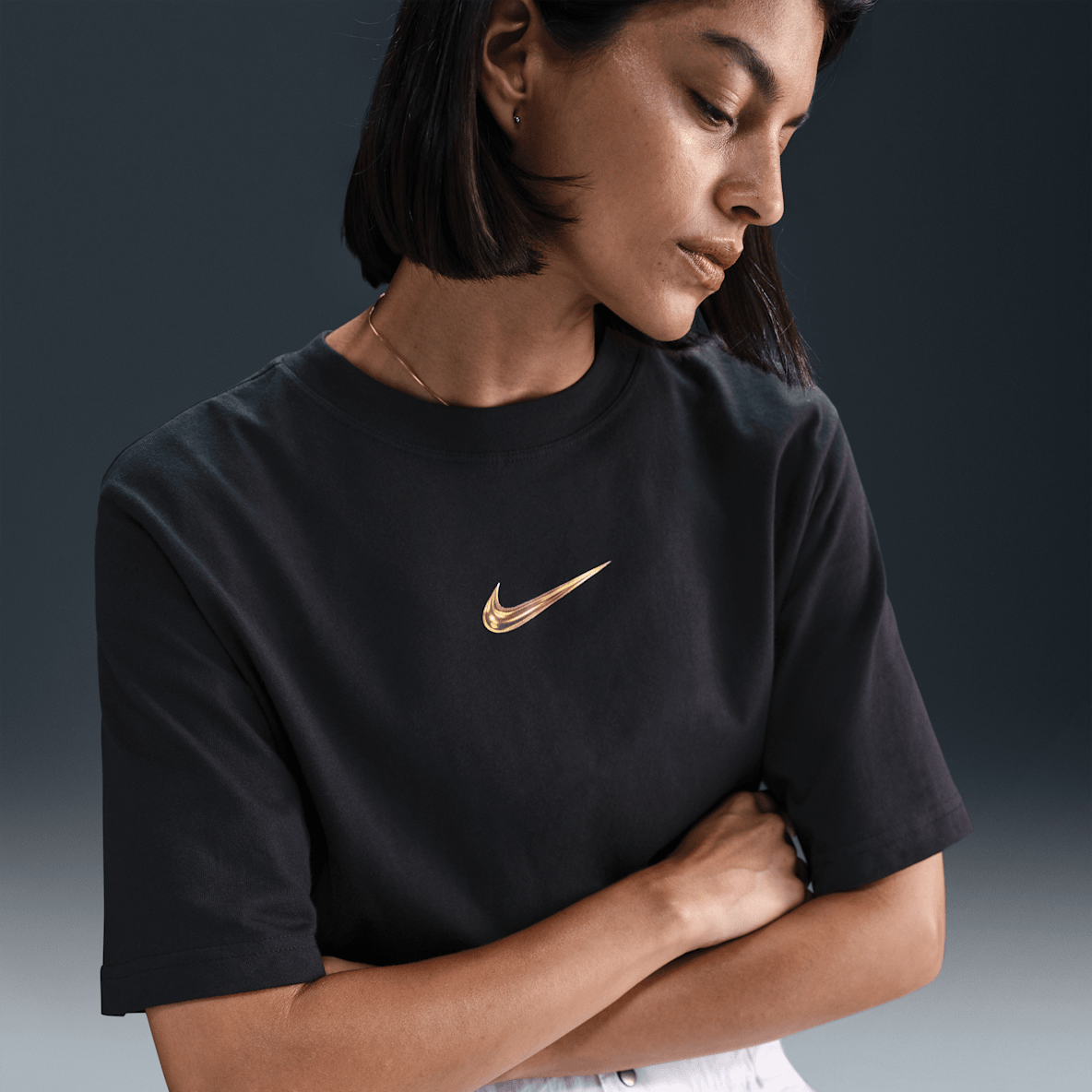 Nike Sportswear Nike Sportswear Playera de manga corta holgada con gráfico para mujer
