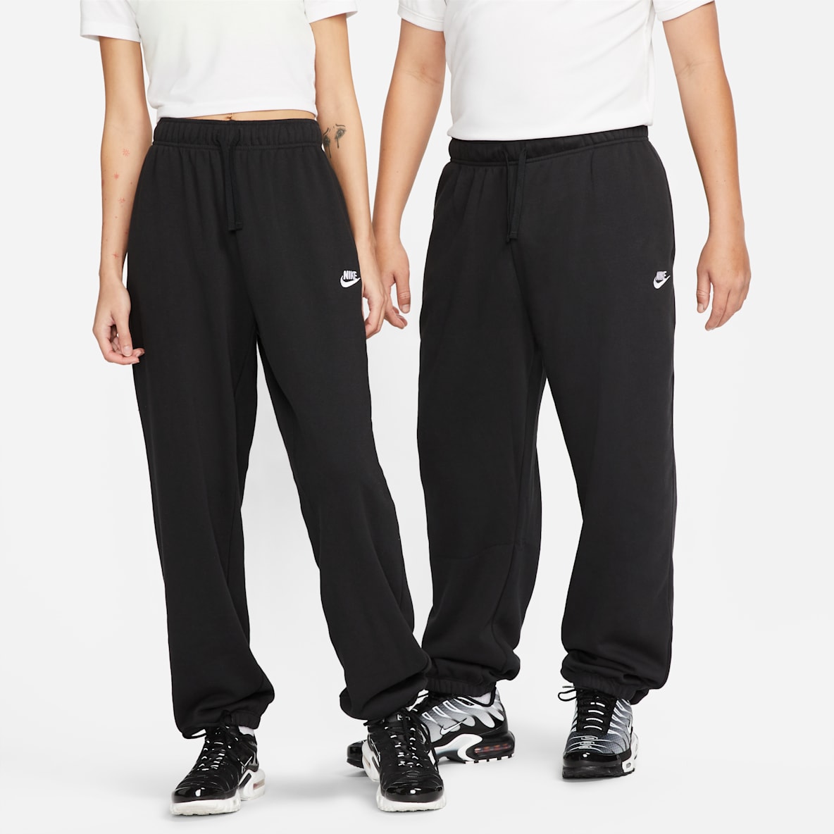 Nike Sportswear Club Fleece Pantalones de entrenamiento oversized de tiro medio para mujer