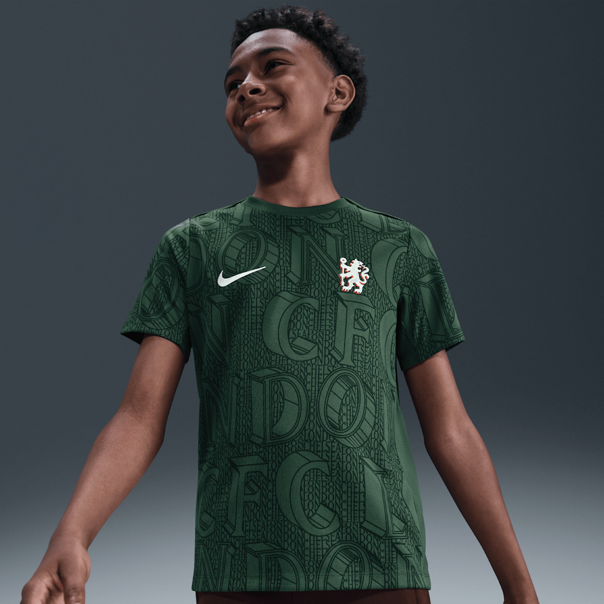Chelsea FC Academy Pro Chelsea FC Academy Pro Nike Dri-FIT mérkőzés előtti futballfelső nagyobb gyerekeknek