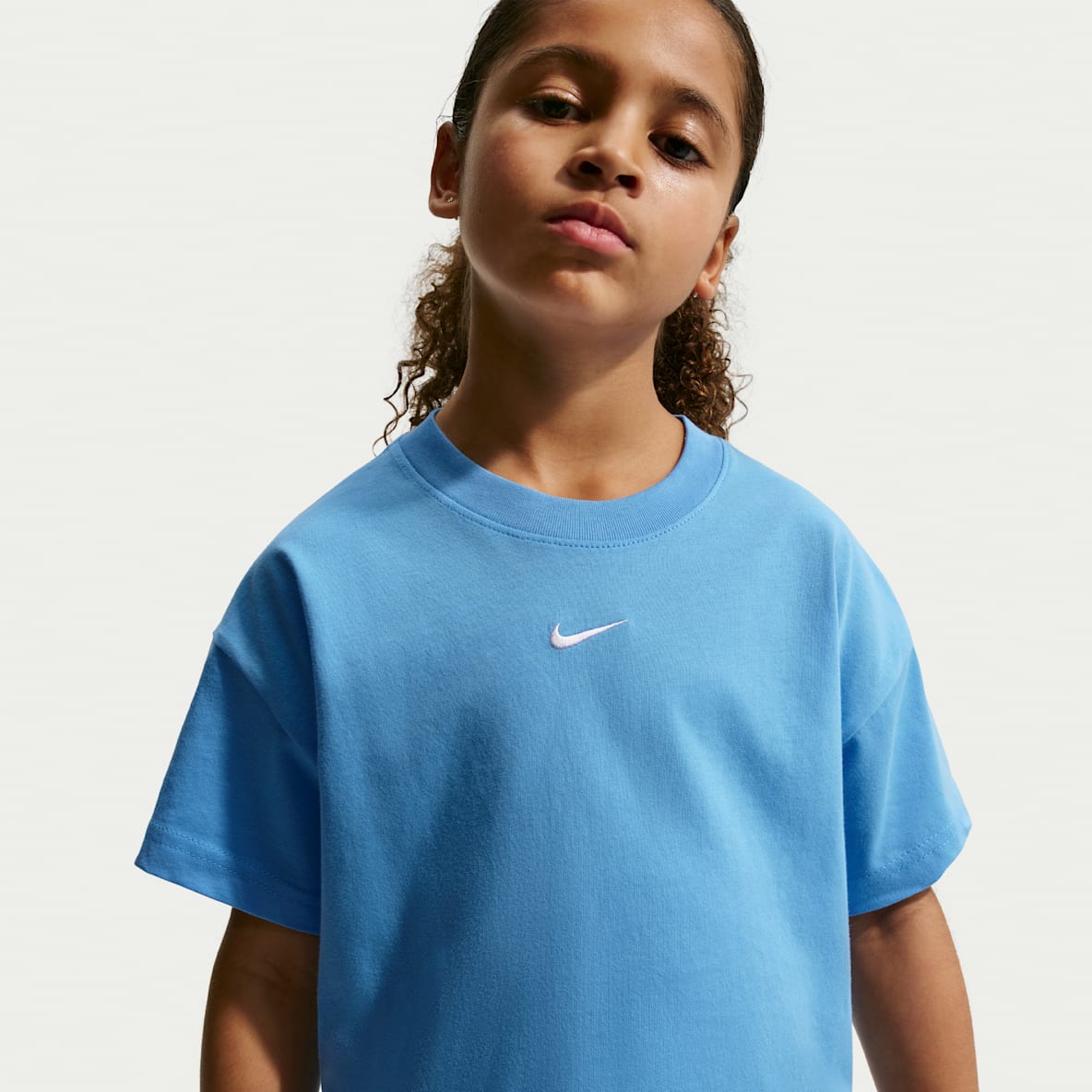 Nike Sportswear Essential Playera para niña talla grande