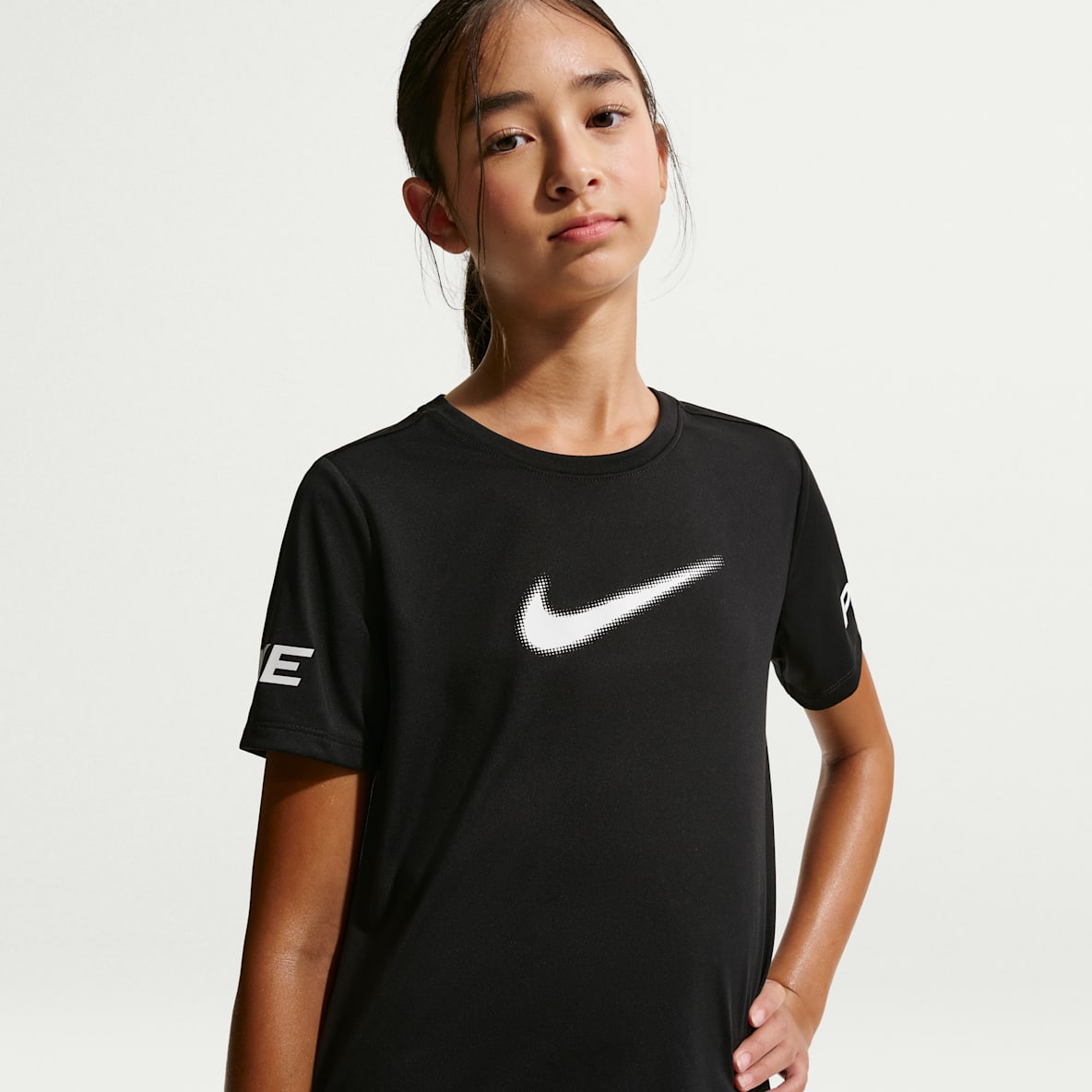 Nike Pro Playera de entrenamiento de manga corta Dri-FIT para niña talla grande