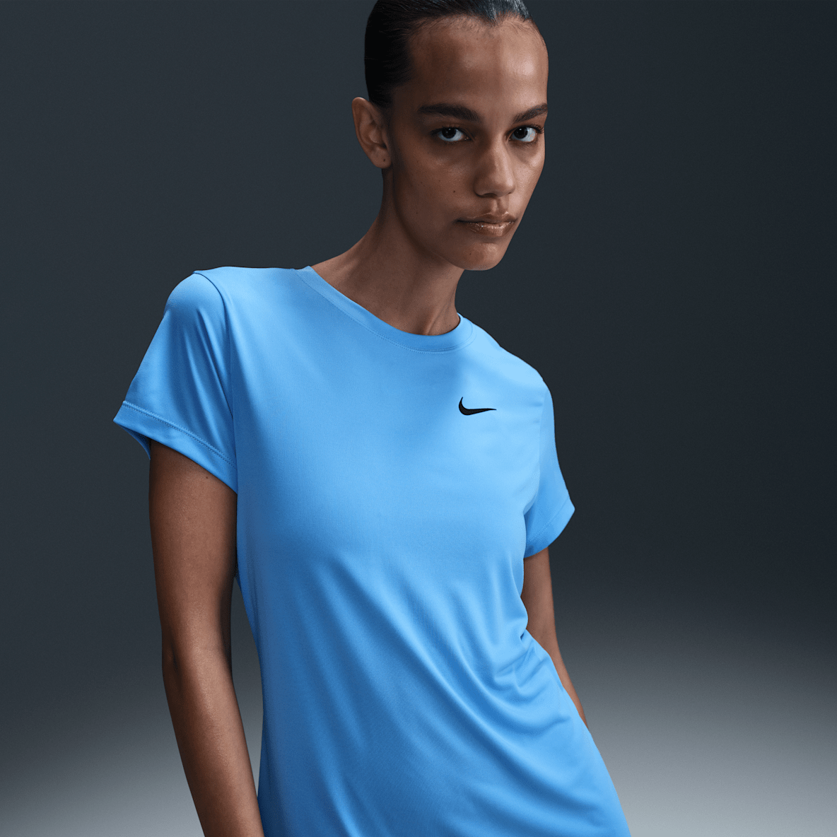 Nike Dri-Fit Essential Nike Dri-Fit Essential Camiseta Hydroguard de manga corta para mujer