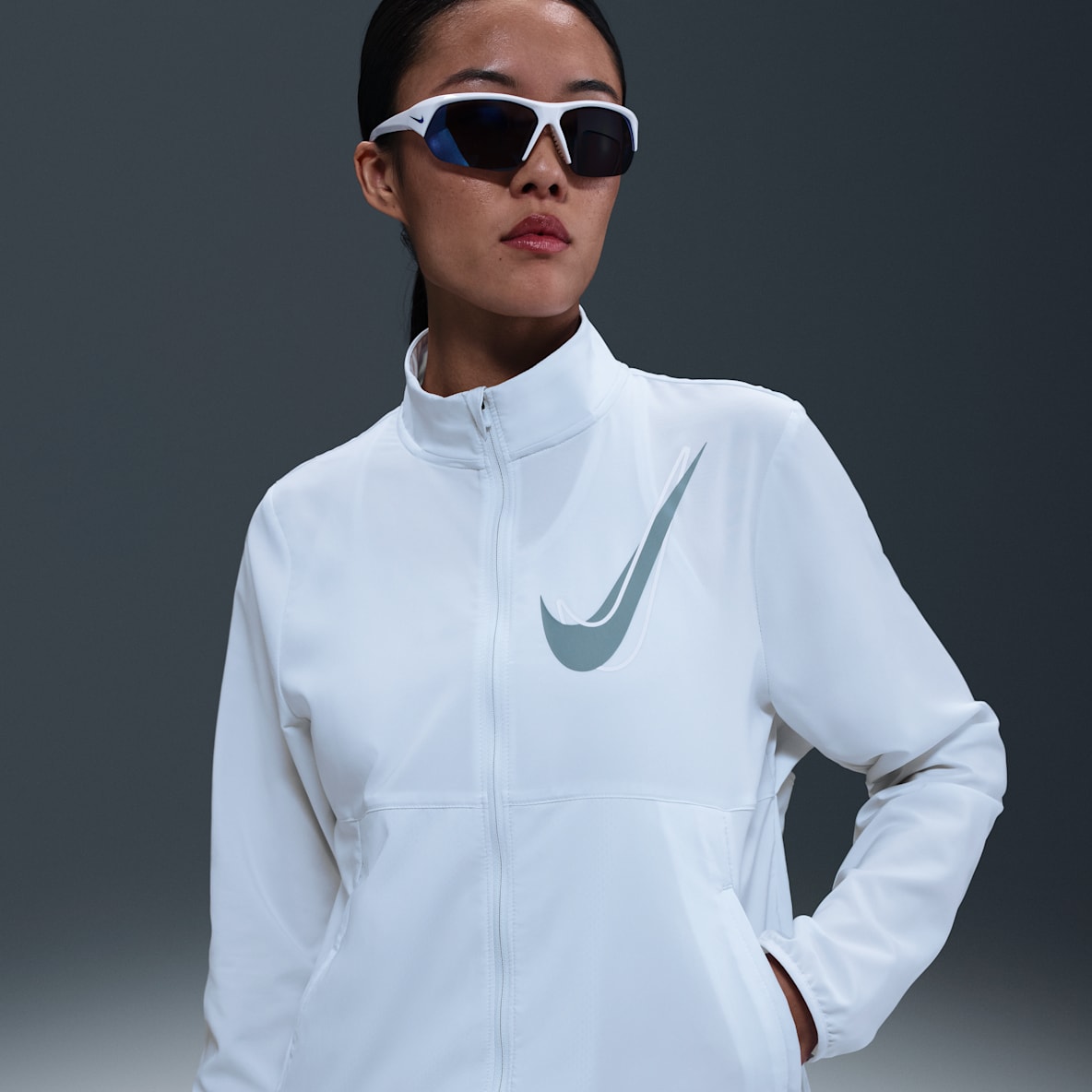 Nike Swoosh Nike Swoosh เสื้อแจ็คเก็ตวิ่ง Dri-FIT ผู้หญิง