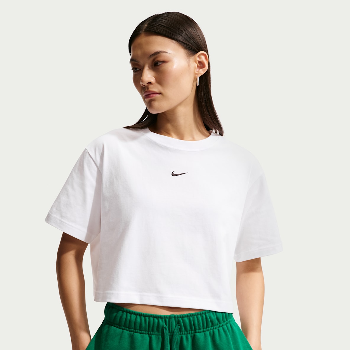 Nike Sportswear Nike Sportswear Women's Loose Short-Sleeve Cropped T-Shirt