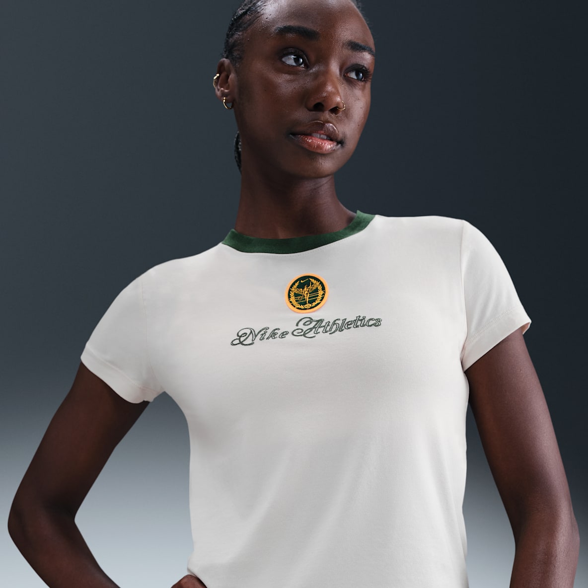 Nike Sportswear Chill Knit Nike Sportswear Chill Knit Playera con gráfico slim cropped para mujer