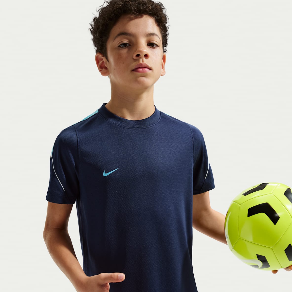 Nike Strike Fotbalové tričko Dri-FIT s krátkým rukávem pro větší děti