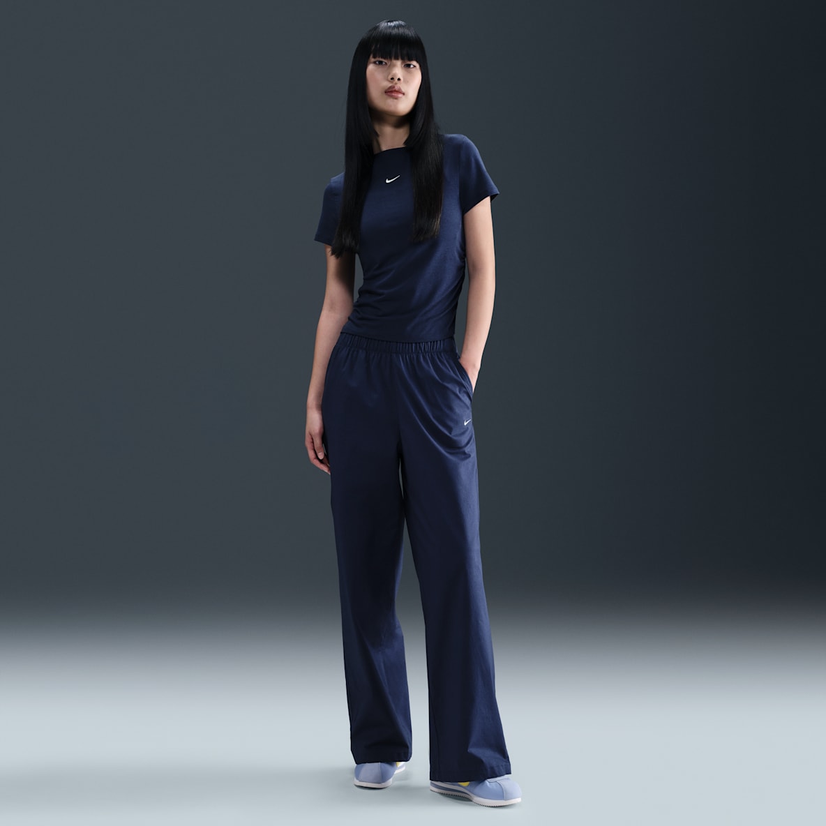 Nike Sportswear Chill Poplin Nike Sportswear Chill Poplin Pants de tiro alto con dobladillo abierto holgados para mujer