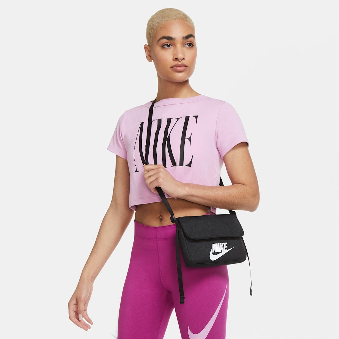 Nike Sportswear Nike Sportswear Futura 364 skulderveske til dame (3 L)