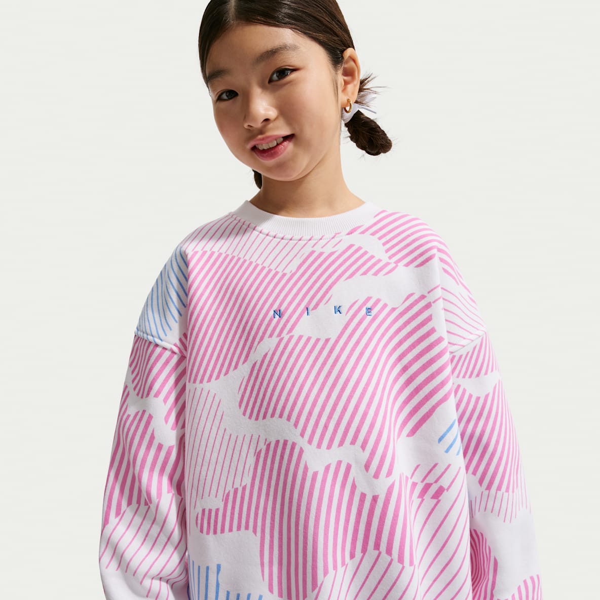Nike Sportswear Club Fleece Big Kids' (Girls') Boxy Crew-Neck Sweatshirt