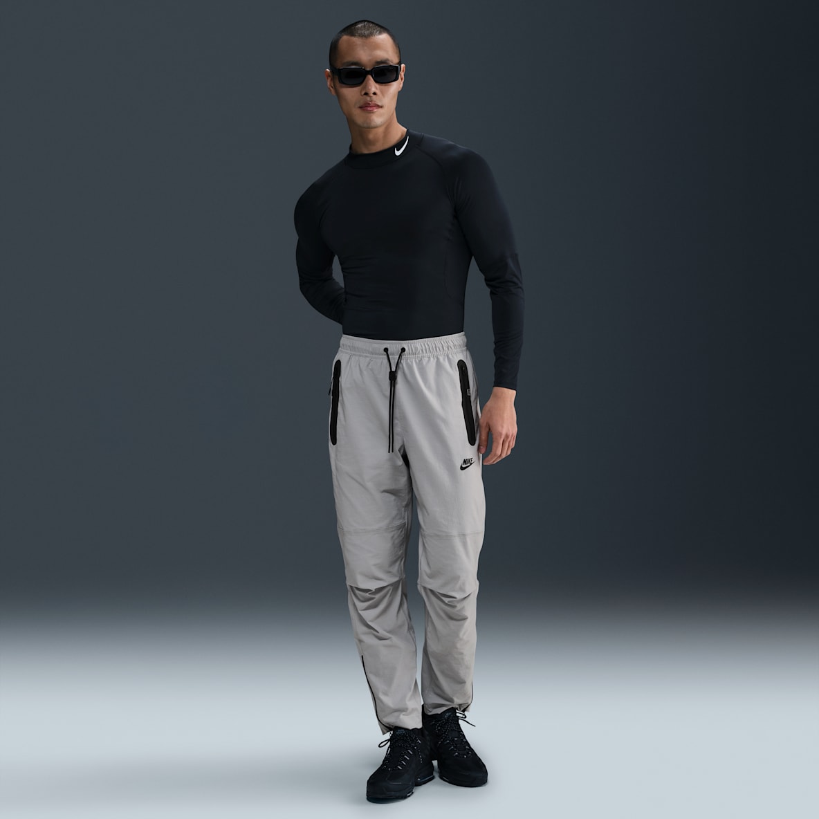 Nike Tech Nike Tech Pantaloni in tessuto con bordo aperto – Uomo