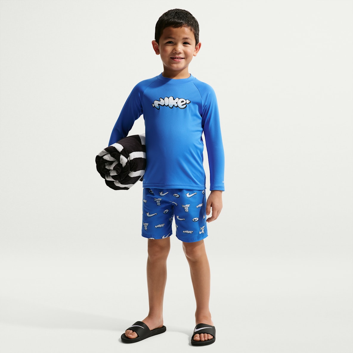 Natación Nike Conjunto de playera de manga larga y short para niño talla pequeña