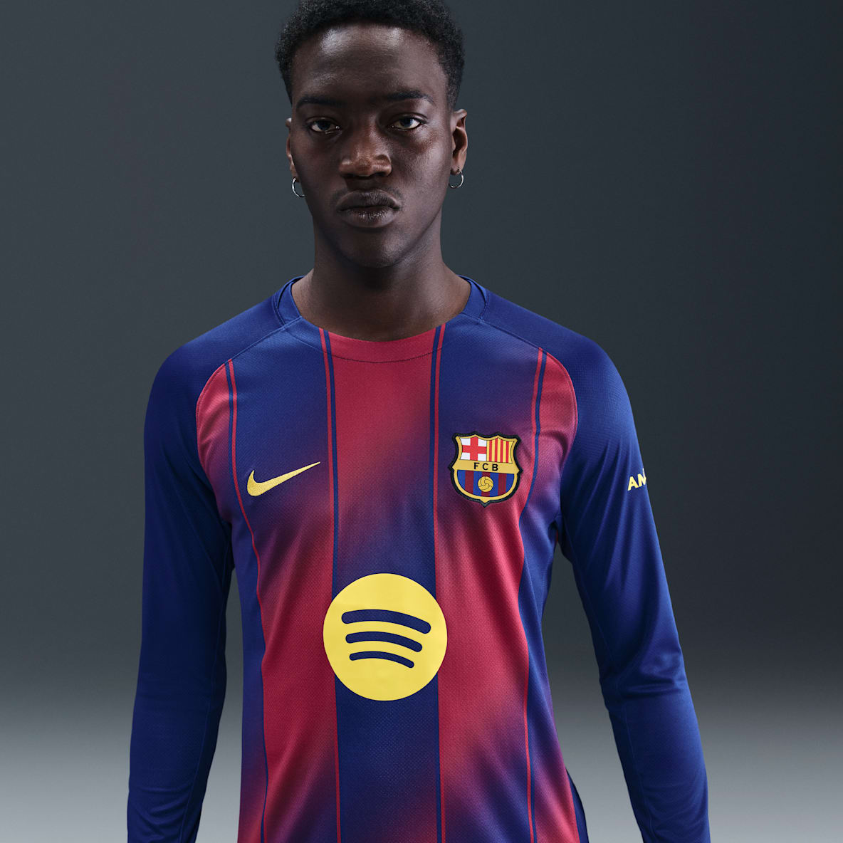 F.C. Barcelona 2025/26 Stadium Home F.C. Barcelona 2025/26 Stadium Home Men's Nike Dri-FIT Football Replica Long-Sleeve Shirt