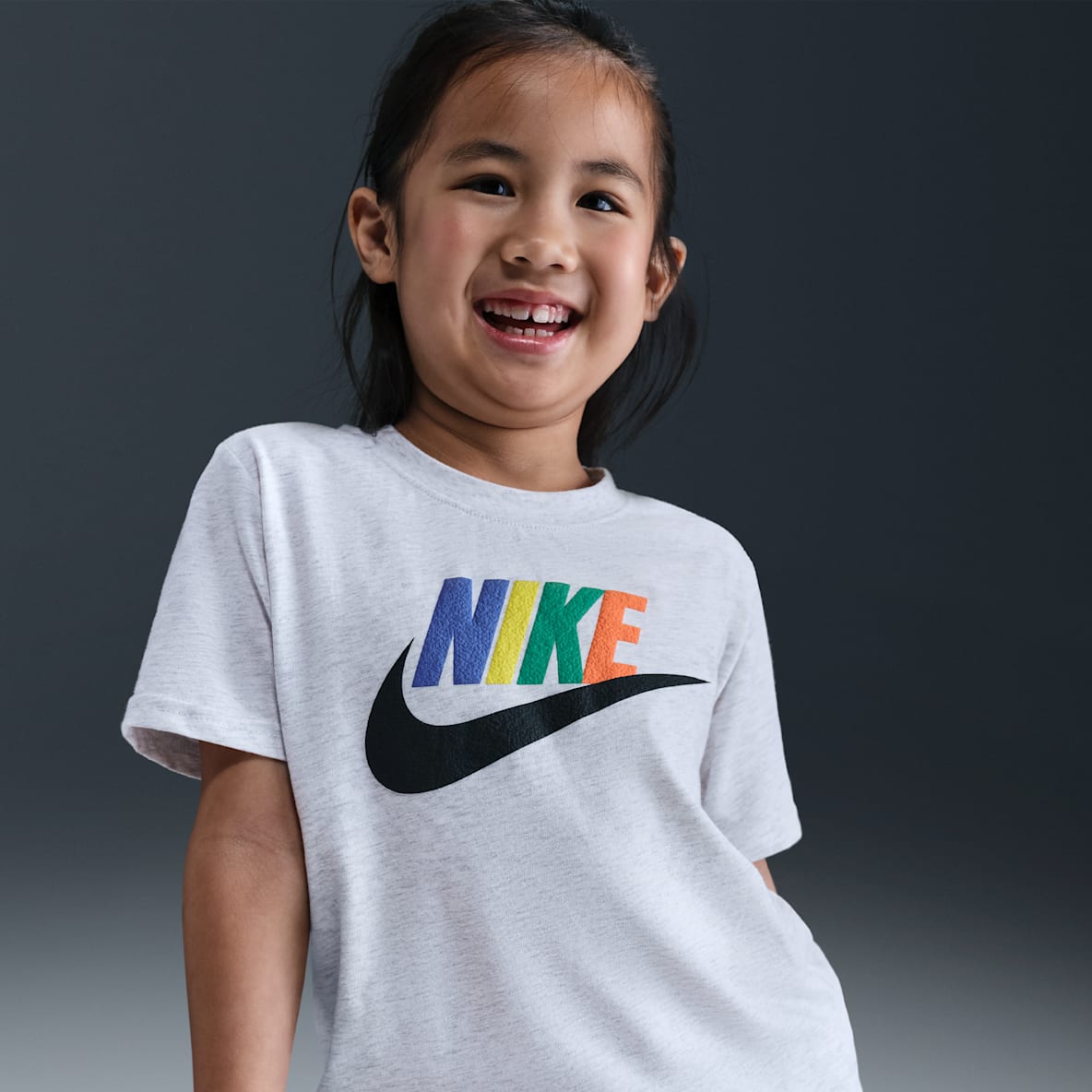 Nike Club Nike Club Playera de manga corta de tejido Knit Family para niños talla pequeña