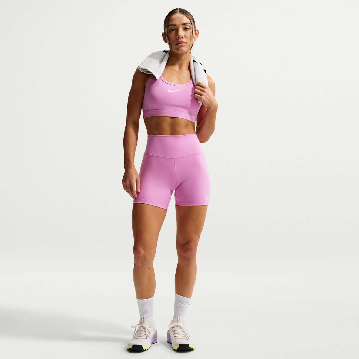 Nike One Shorts de ciclismo de tiro alto de 13 cm para mujer